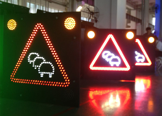 12V 24V 220V 권력이 공급한다는 야외 밝기 P20 VMS 교통 표지판